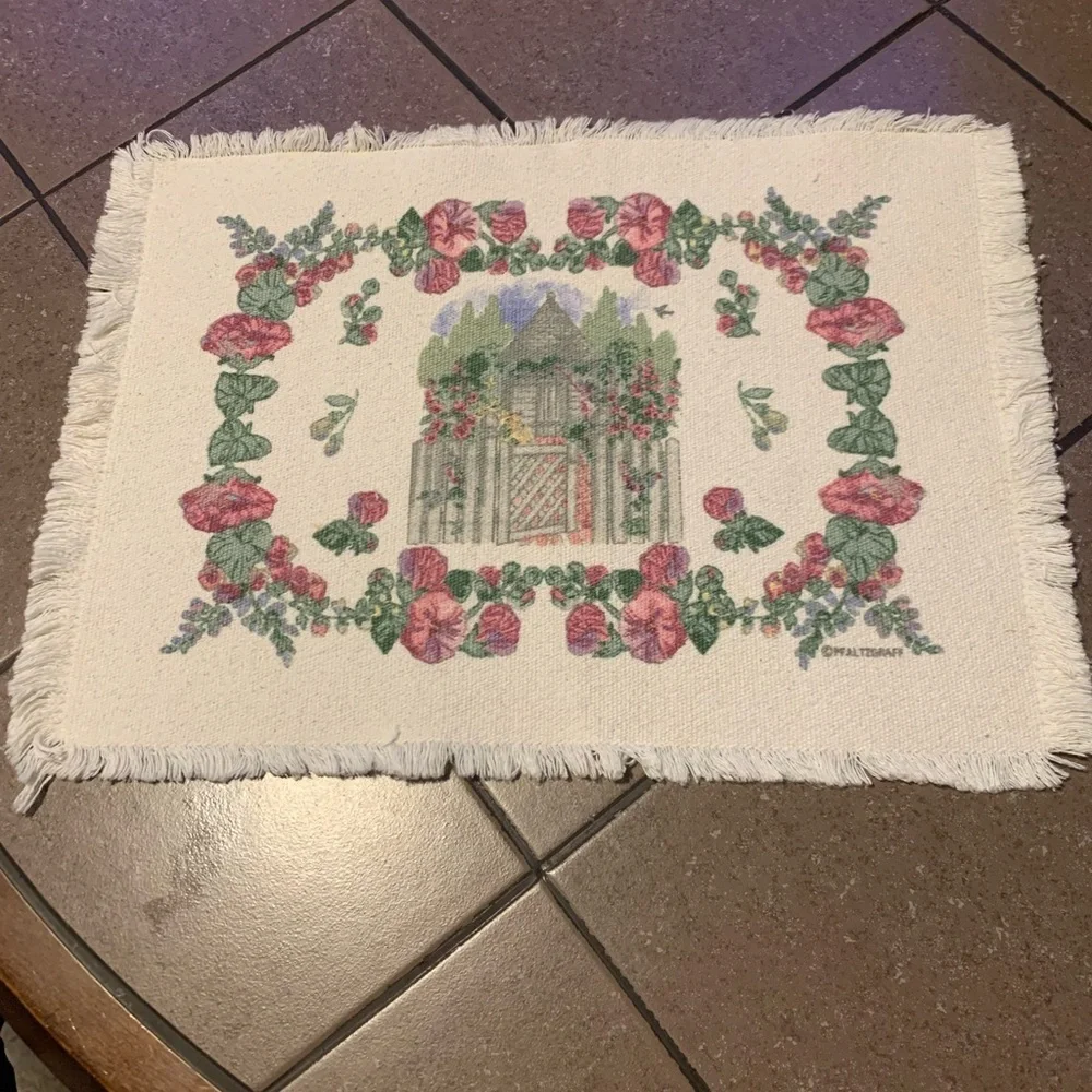 Pfaltzcraft Floral Tapestry 7 Placemats. Set of 7. Cottage scene. Great conditio